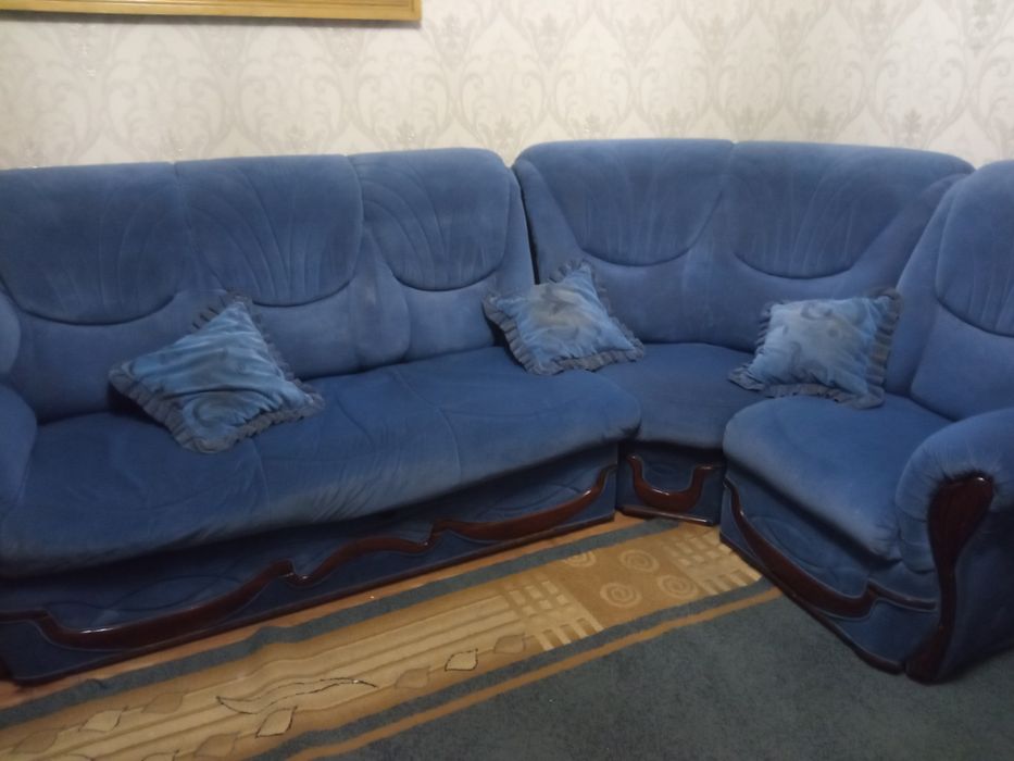 Продам диван угловой и кресло