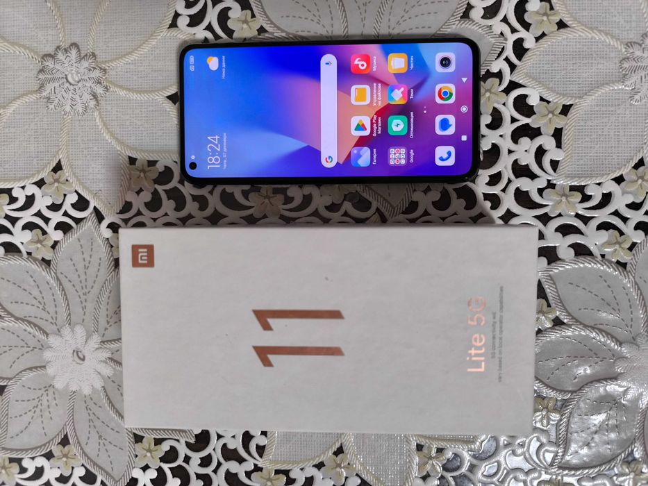 Мобилен телефон Xiaomi Mi 11 lite 5G