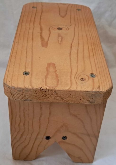 Scaun mic de lemn, 29.5 cm x14x18 cm