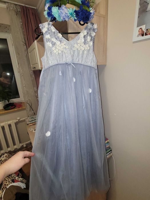 Продам платье для праздника 8-12 лет