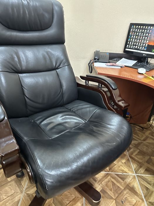 продам кожаное кресло