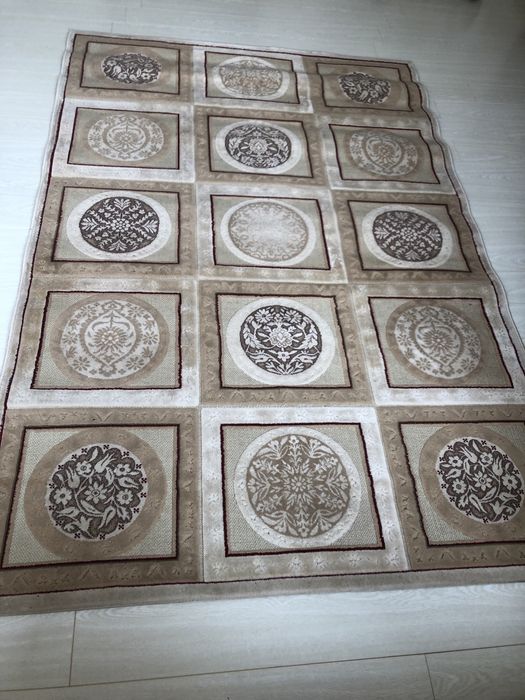 Продам светлый качественный ковер