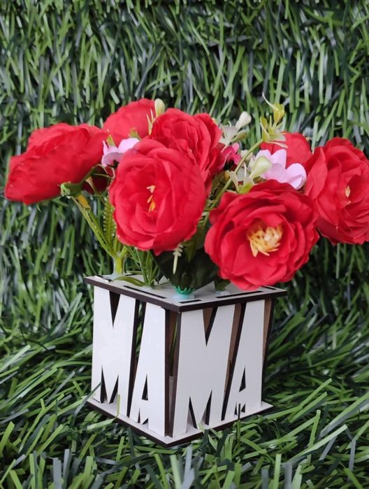 Икебана с дума и вечни цветя.