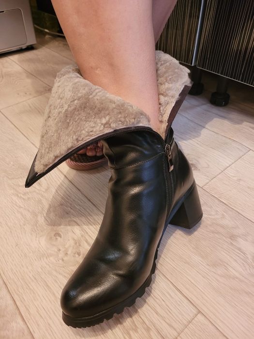 Срочно продам зимние сапоги.