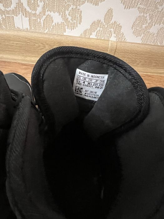 Продам кроссовки