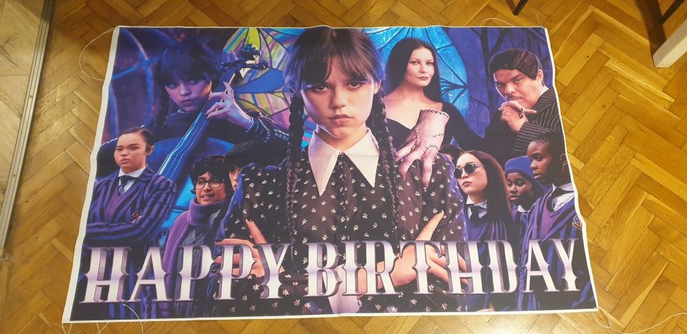 Уенсдей беграунд