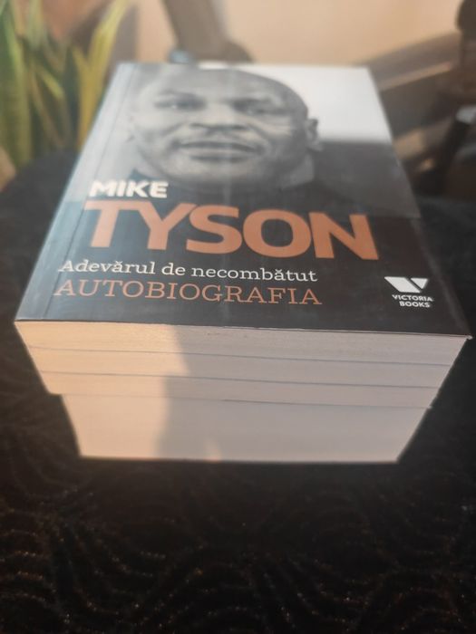 Cărți Michael Jordan și Mike Tyson.