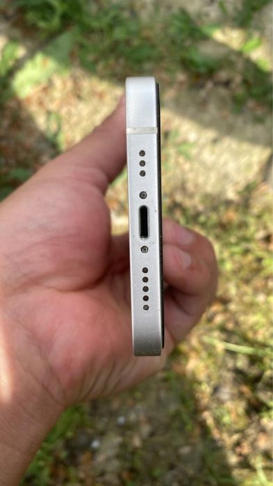 Продаю iphone 12 white edition