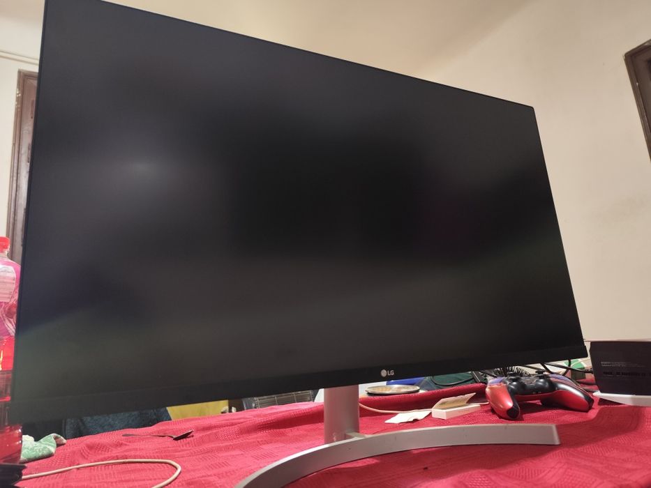 Vând monitor LG 32UN500-W 32” 4K UHD + boxe – PS5/PC