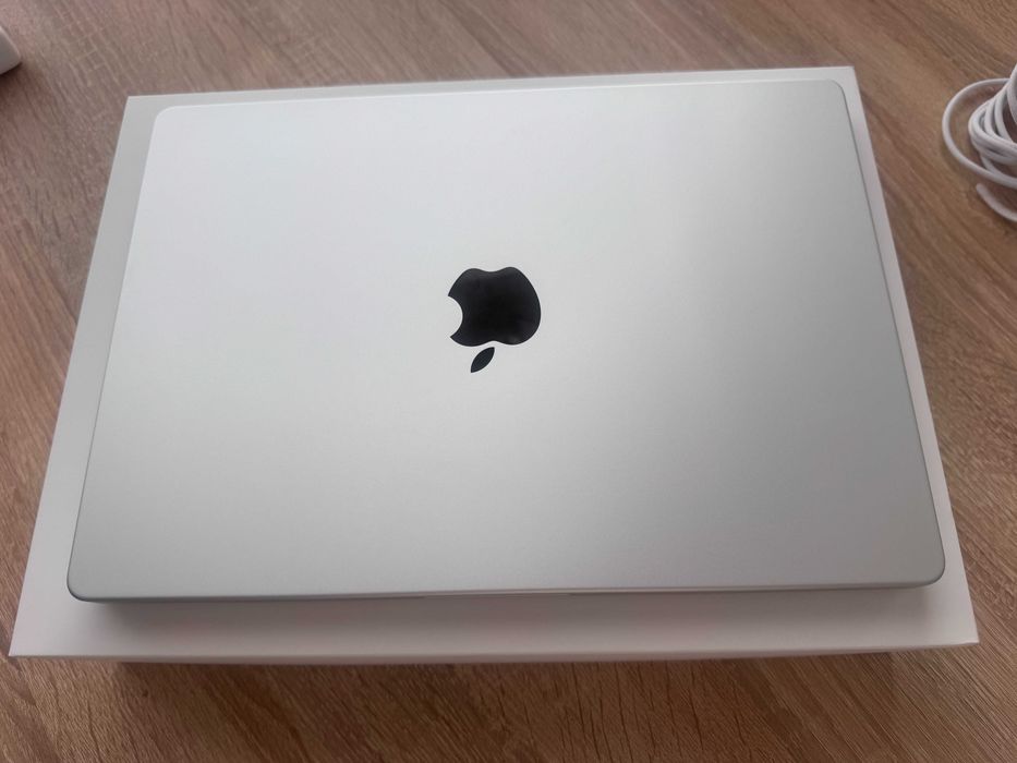 MacBook PRO M4 -Apple M4 Pro чип с 12-ядрен CPU и 16-ядрен GPU