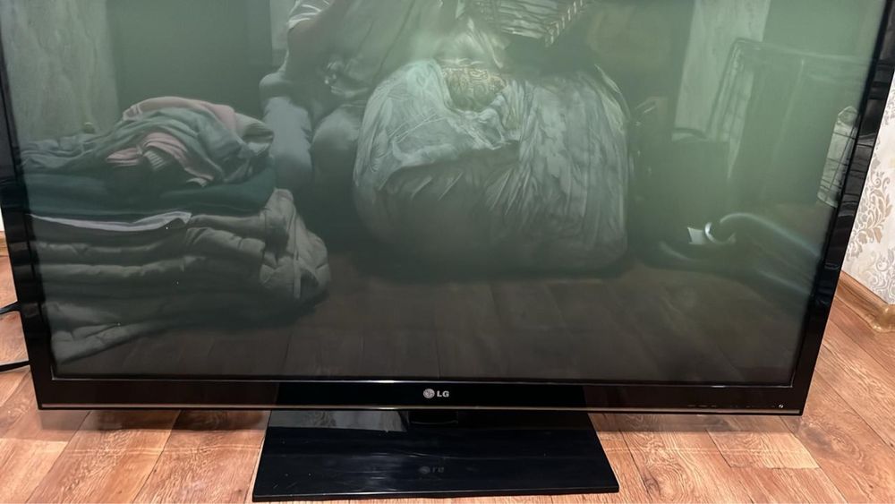 Продаем шкаф с телевизорм тел рабочий