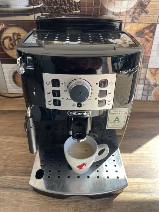 Aparat expresor cafea Delonghi Magnifica S