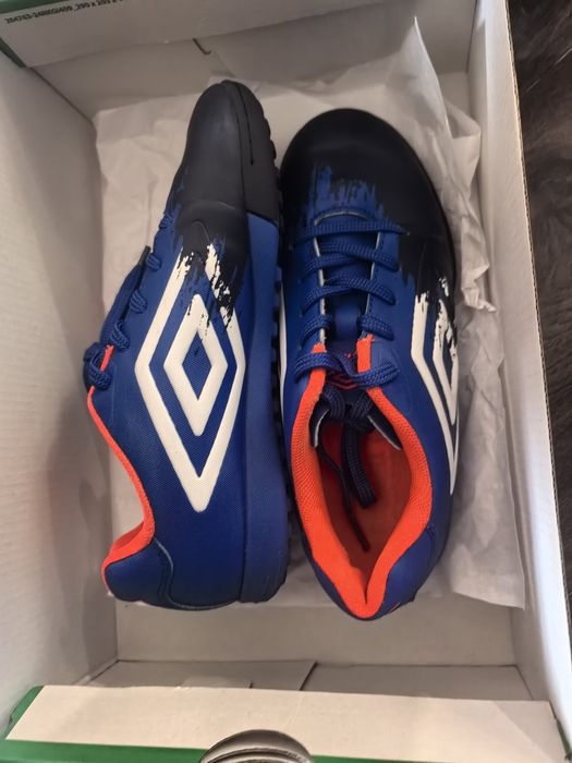 Продавам детски футболни обувки различни видове