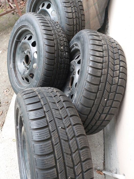 Vând jante cu anvelope de iarnă 205/55/R16  pt  BMW 320