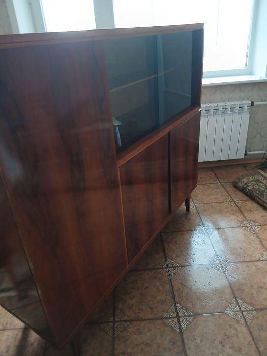 Сервант дерево лакированный качество