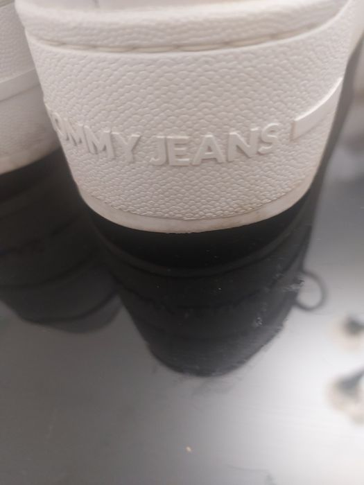 Маратонки на Томи Хилфигер,номер 40,обувани 2-3пъти,съвсею като нови