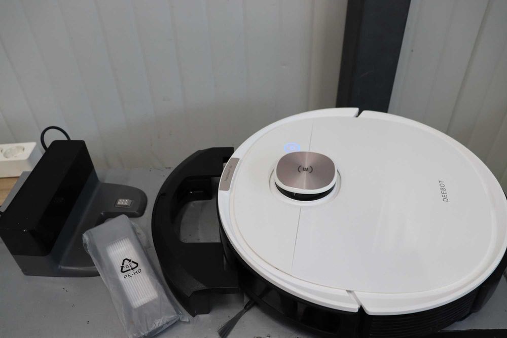 Прахосмукачка робот ECOVACS DEEBOT OZMO T8, ламинат/килими/Alexa