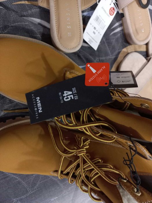 Чисто нови обувки по 10лв /чифт ,номера от 38 до 45