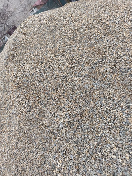 Piatra 4-8 / 8-16 / nisip fin spălat .