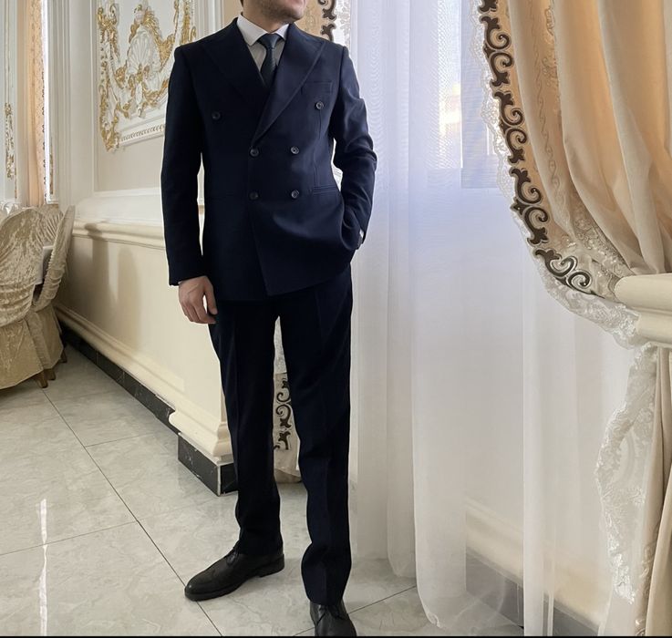 Продам двухбортный костюм Shoqan