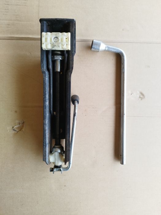 Cric Mercedes C class_BMW seria 1/3