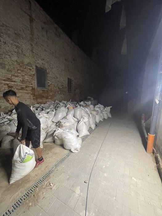 Executam demolari,spargem betoane,debarasari,transport moloz