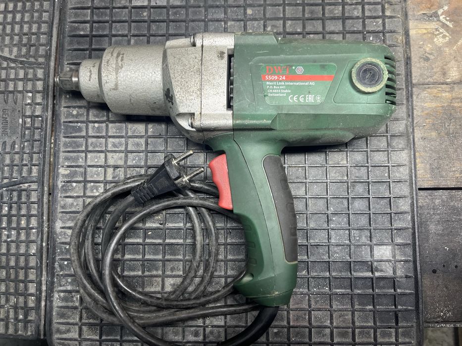 Ударен гайковерт DWT SS09-24