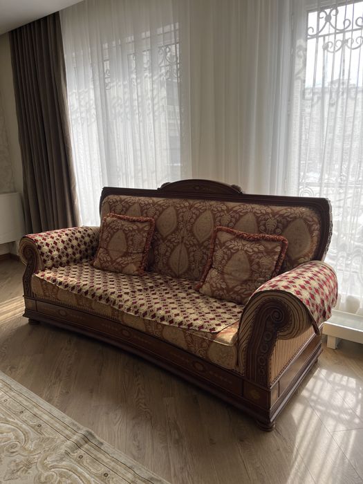 Турецкий диван б/у. Размер 2метра20см-90см