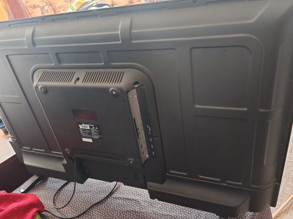 Tv  nou,  se poate conecta la net dar prin HDMI sau un anumit cablu