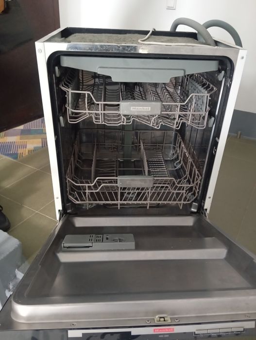 Продам посудомоечную машину