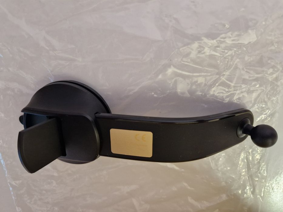 Suport auto de telefon cu fixare ventuza bord