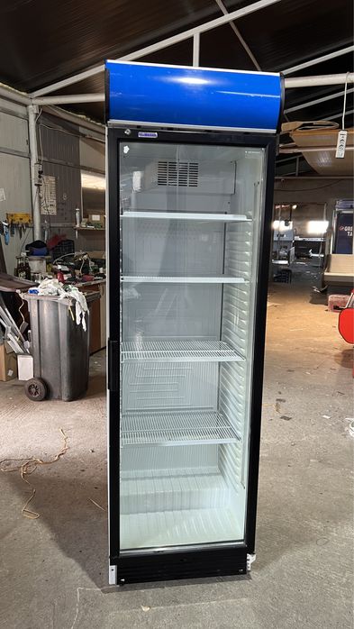 Vitrina frigorifica verticala Ugur cu o usa