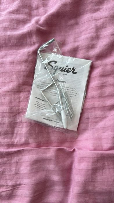 СРОЧНО Гитара squier by fender с полной компл. (комбик, чехол, кабель)