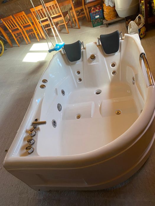 Cadă cu hidro masaj