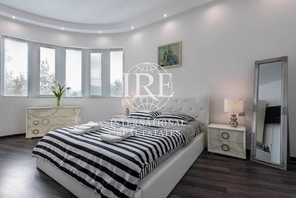 Дава се под наем Тристаен апартамент в Варна, Център - 110 кв.м за 897.6 € - Снимка #6