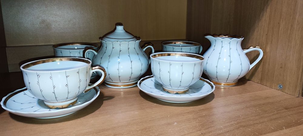 Продам фарфоровый чайный сервиз!