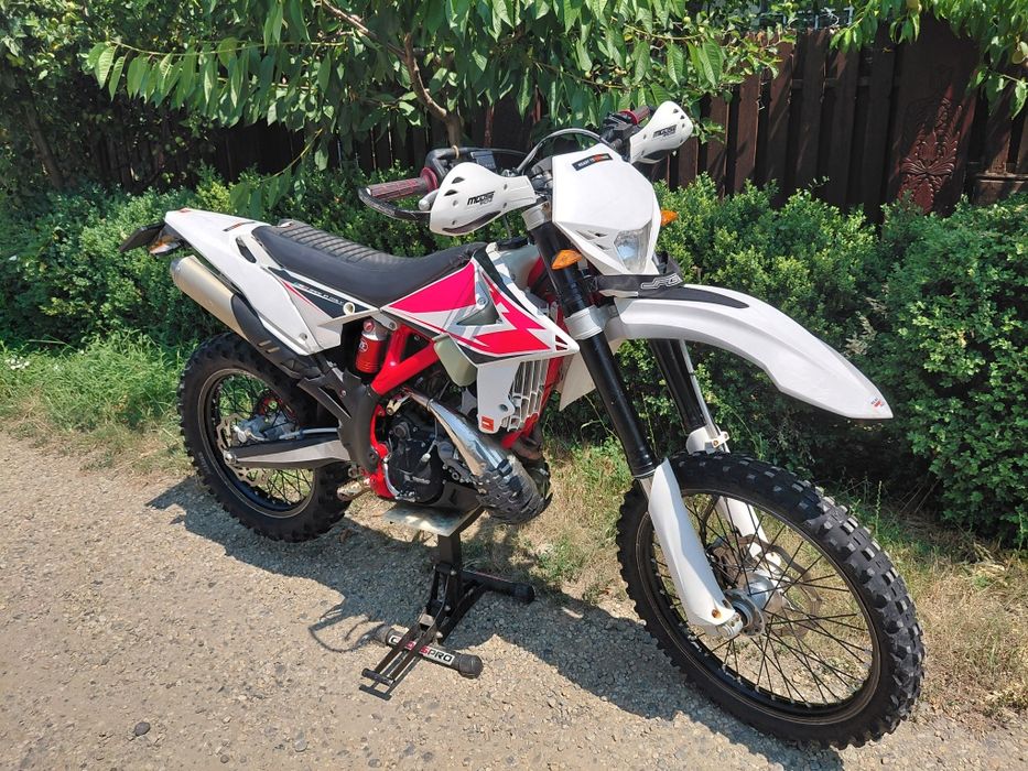 Vând Beta 200 RR