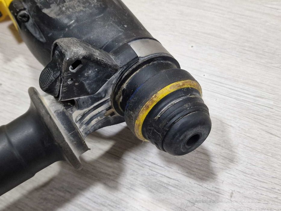 Акумулаторен перфоратор DeWalt XR DCH263P1, 18V, 3J, черно-жълт