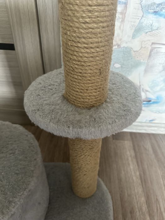 Домик для кошек с когтерками.