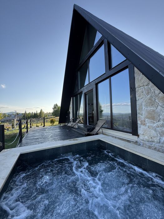 Inchiriere cabana cu jacuzzi, Dom Cabin A-frame