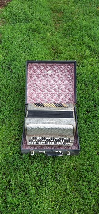 В продаже баян..