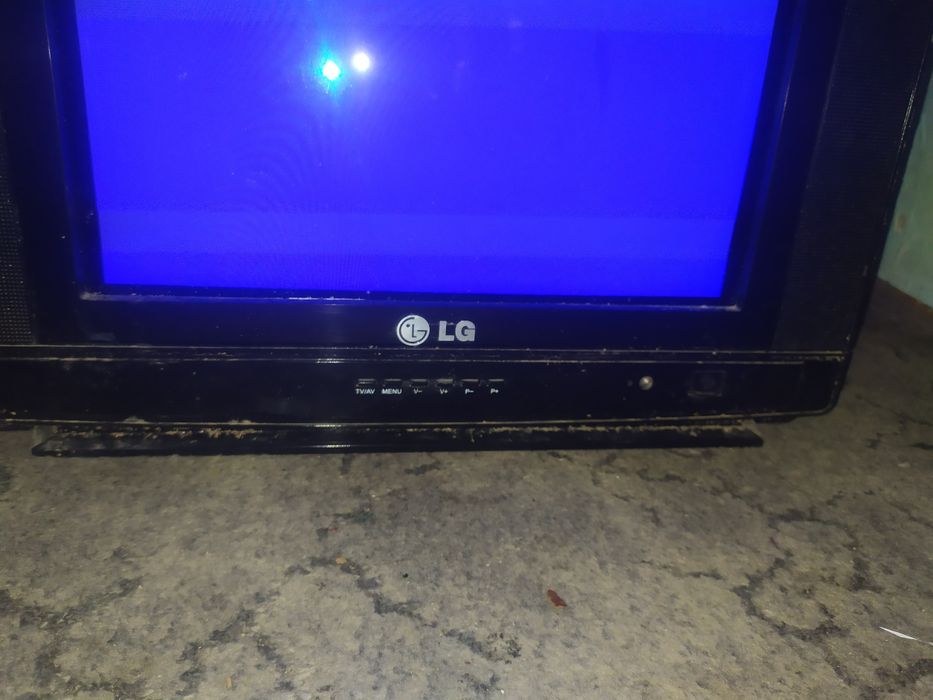 Продаю телевизор маленький 37 д