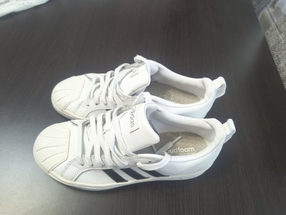 Adidas  snekears