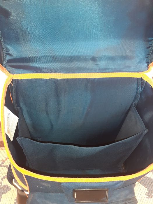 Ghiozdan tip troler în stare foarte buna