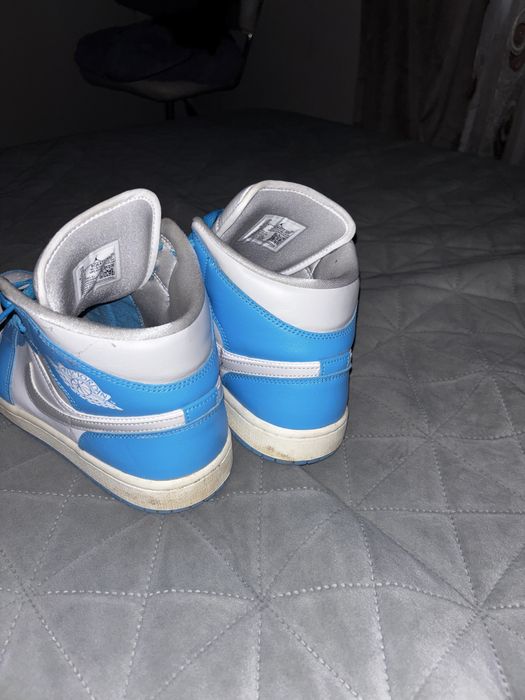 Jordan 1 mid blue