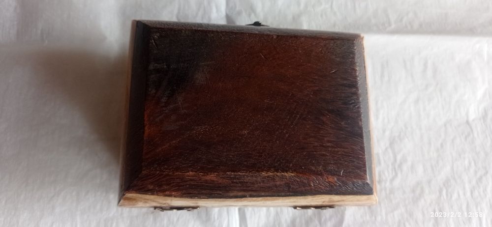 Старинна кутия за бижута