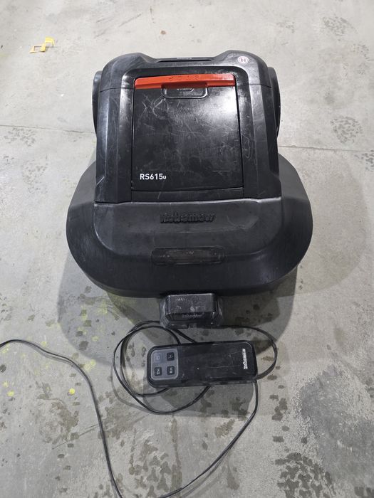 Mașină de tuns gazon Robomow RS615U