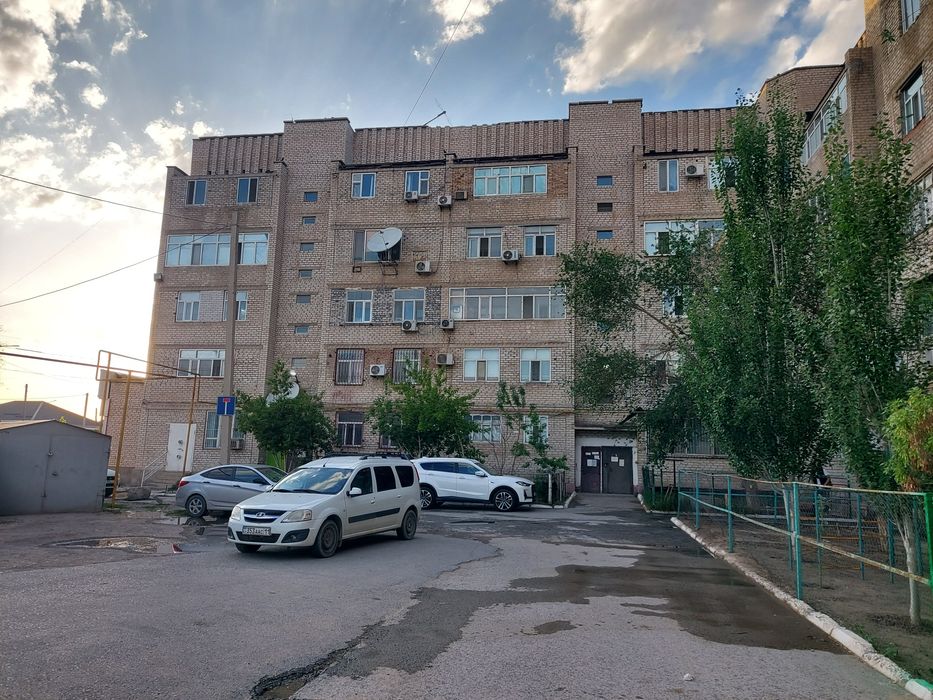 Орталықтан 2-қабаттан 2 бөлмелі пәтер сатылады