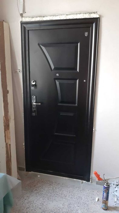 Usi metalice cu 2 inchideri 1200 montaj inclus