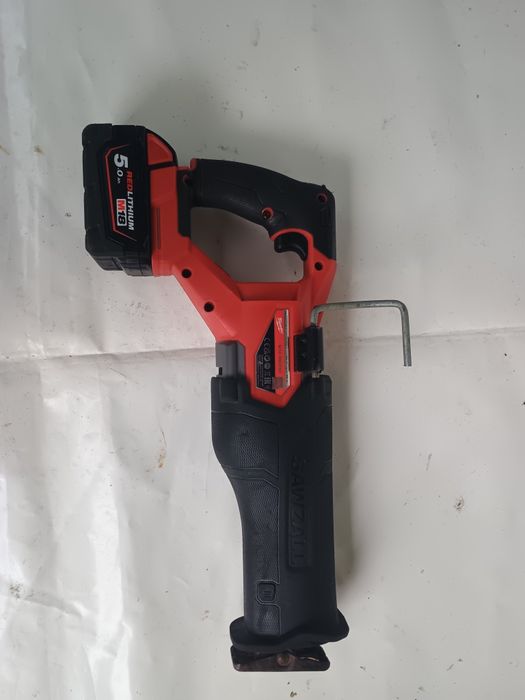 Fierastrau sabie milwaukee onefsz impecabil + baterie 5 amperi